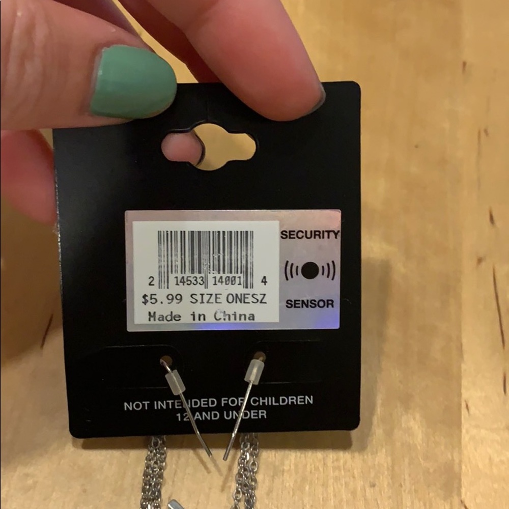 Earring bundle - Picture 9 of 10
